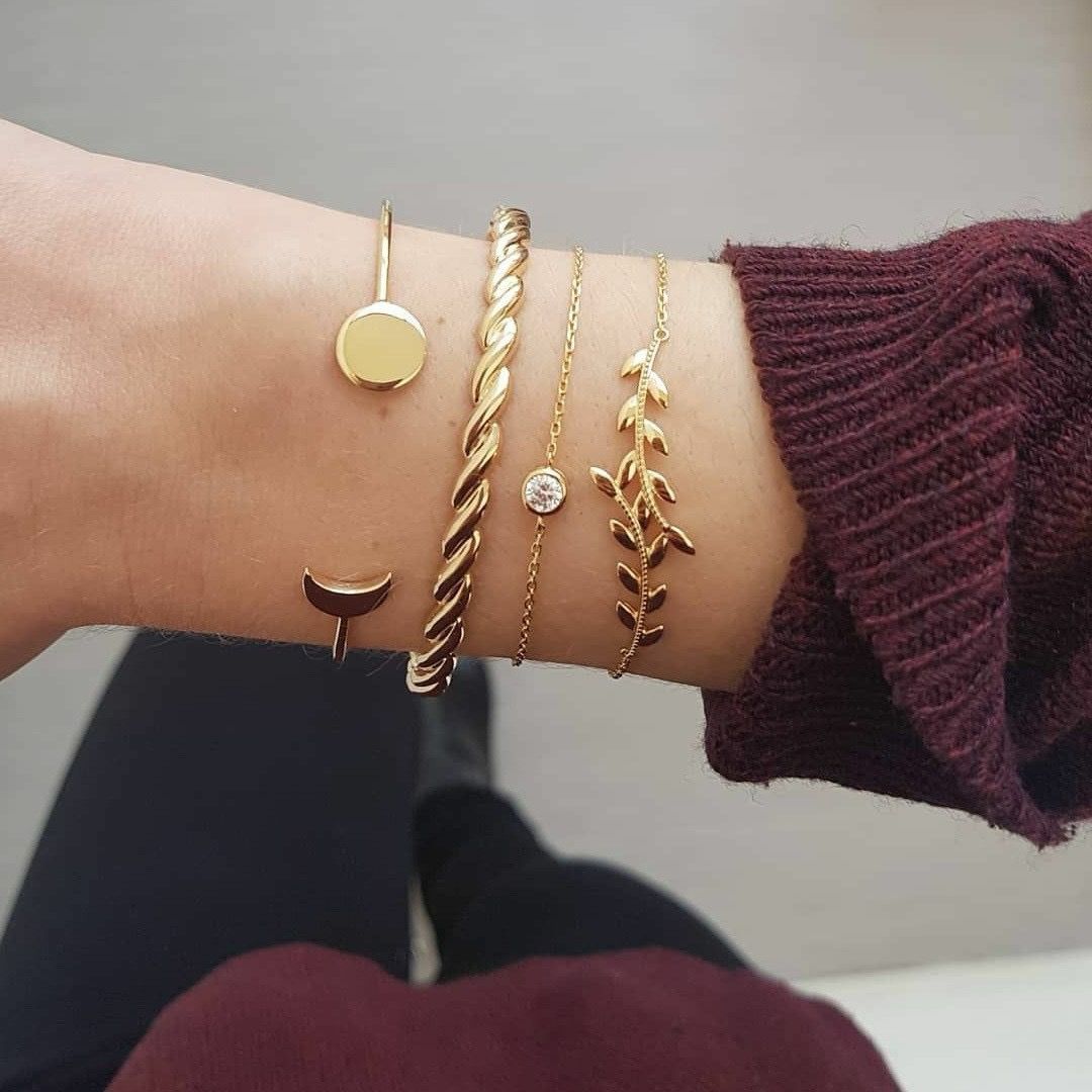 Elegant Classic 4-Piece Bracelet Set