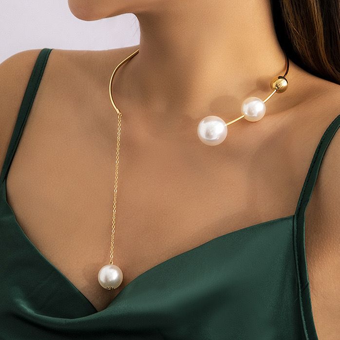 Sleek Choker with Pearl