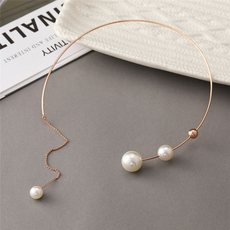 Sleek Choker with Pearl