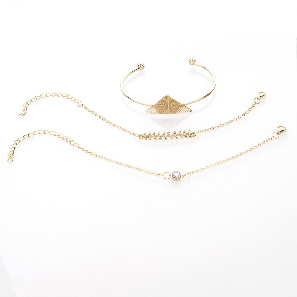 Triple bracelet elegance