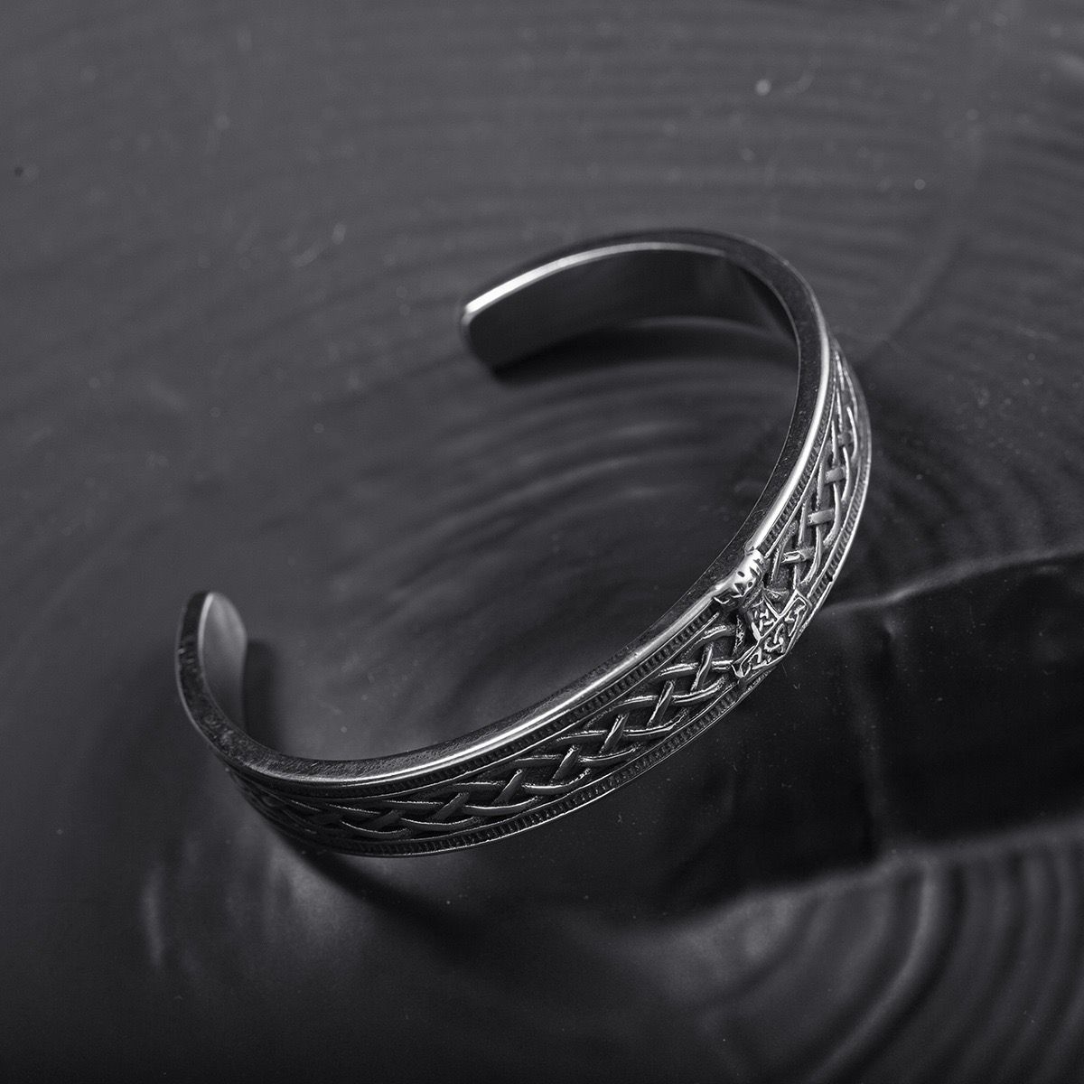 Men’s Classic Metal Cuff