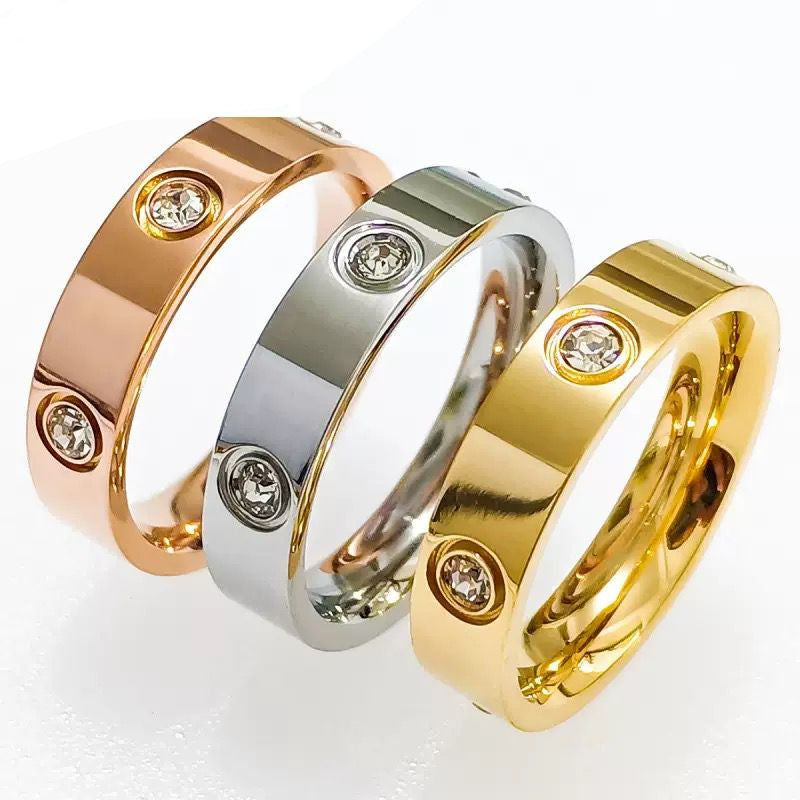 Elegant Women’s Band Ring
