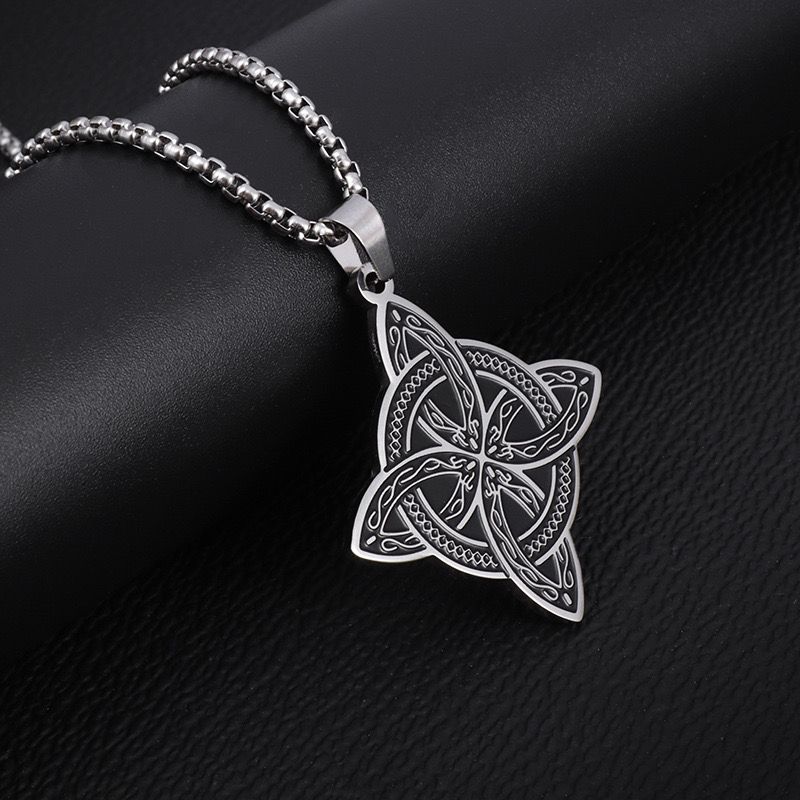 Celtic Circle (Pendant + Chain)
