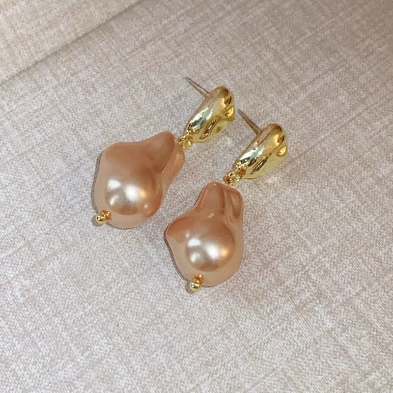 Wavy Pearl Stud Earrings