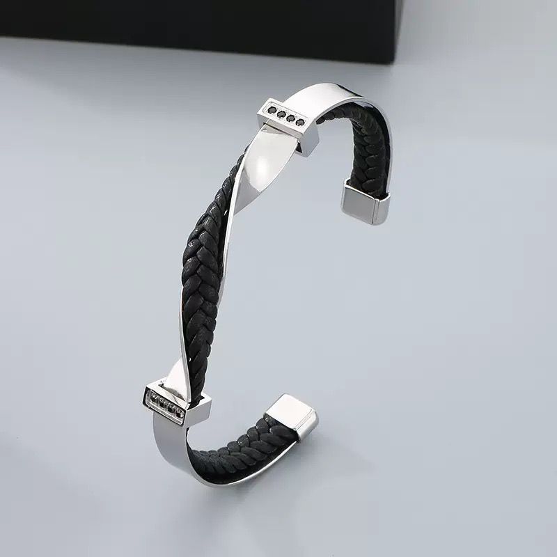 Bold Curved Cuff Bracelet (18K Gold Plated)